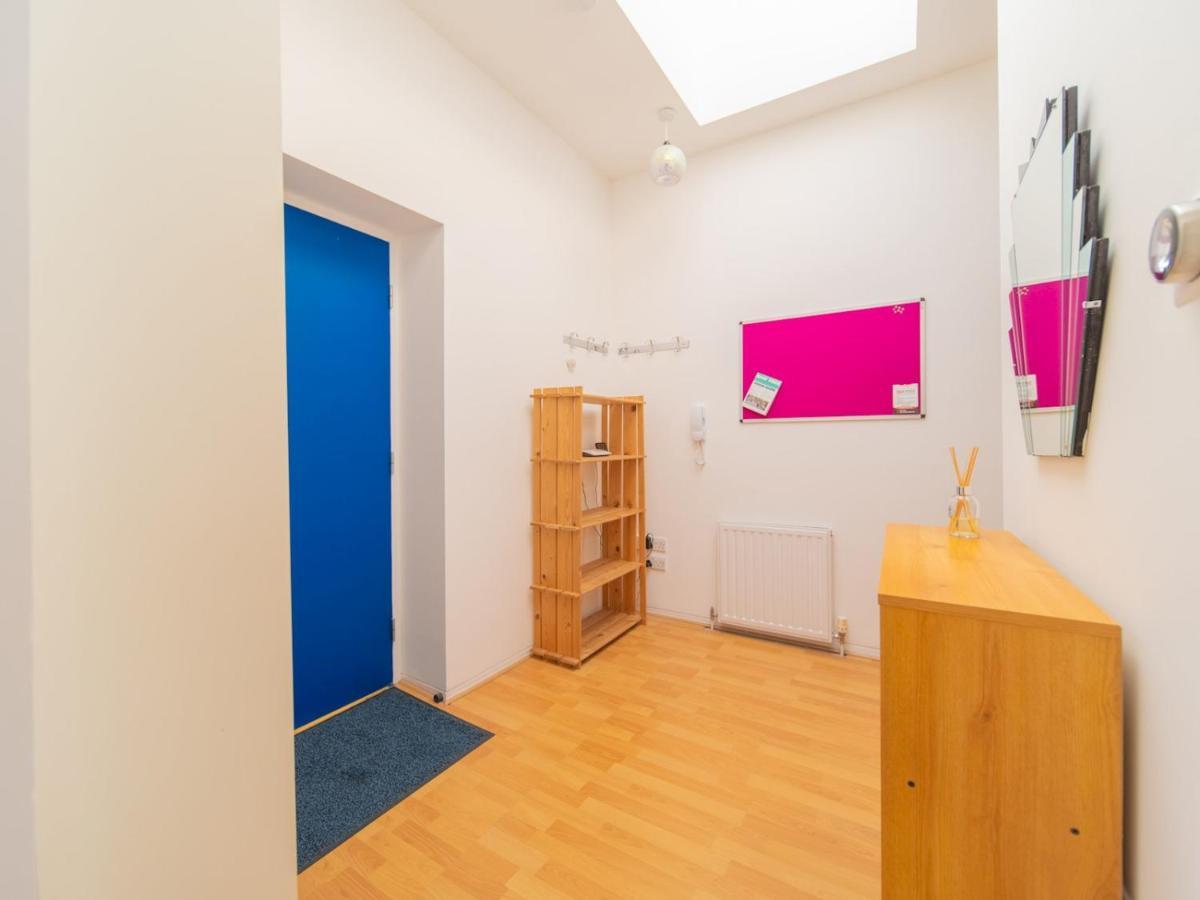 Pass The Keys - Spacious Flat, Royal Docks,