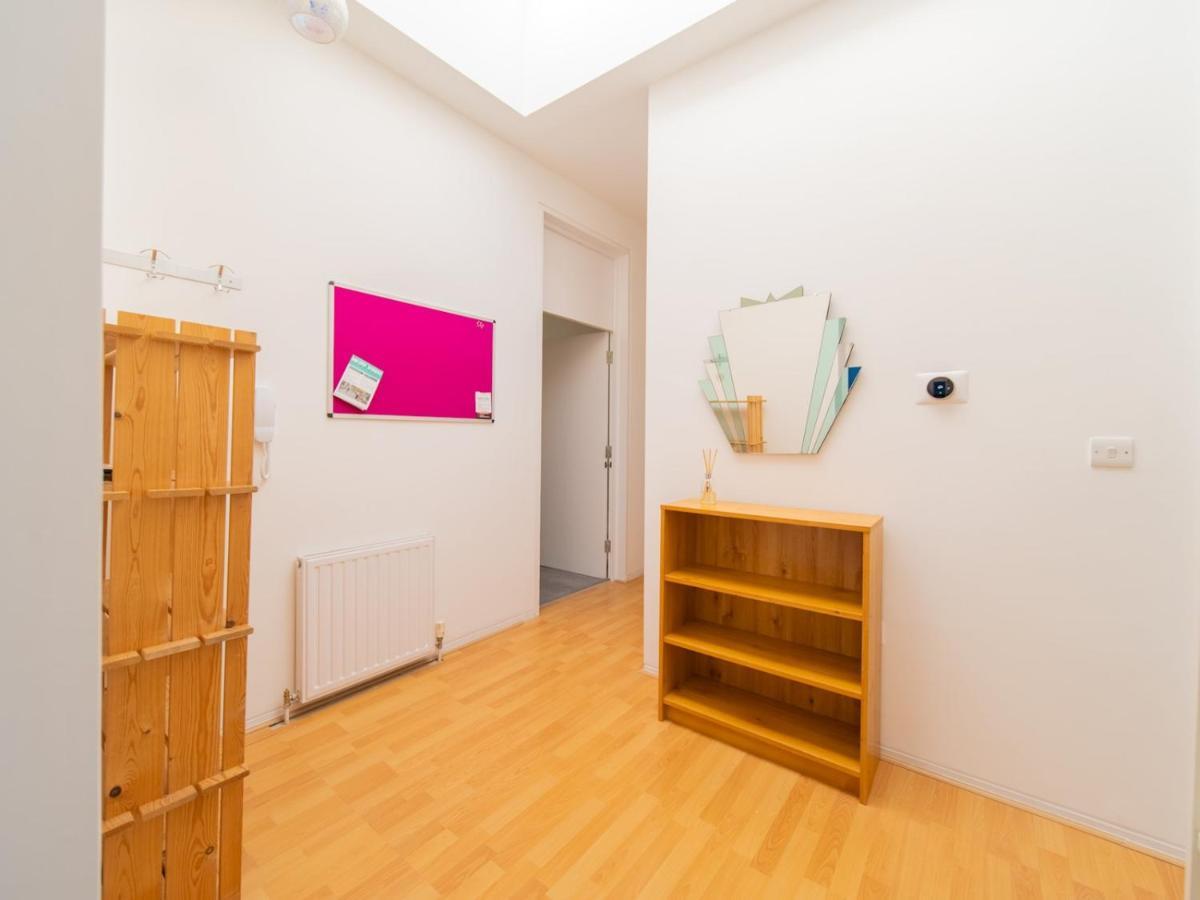 Pass The Keys - Spacious Flat, Royal Docks, Apartment London